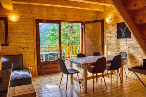 Gîte Le Gîte Le Chalet de Magali, en pleine nature au milieu des montagnes.