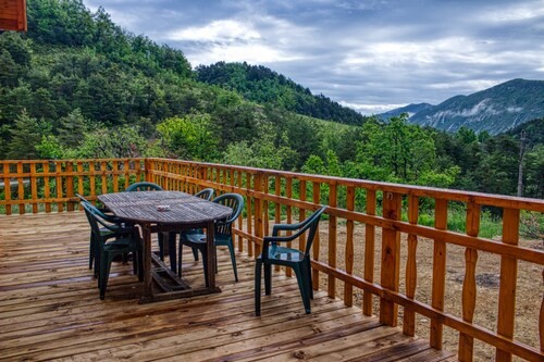 Gîte Le Gîte Le Chalet de Magali, en pleine nature au milieu des montagnes.