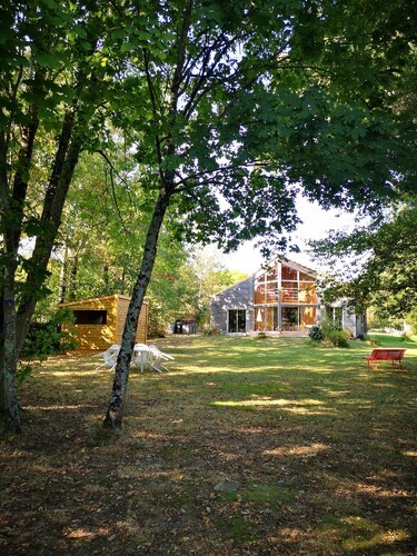Chambre d'hôtes La Jade des Bois, une maison d'hôte familiale toute en bois et atypique .